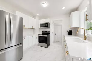 38 Carlisle Pl, Stamford, CT 06902 - Photo 9