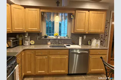 4 Dempsey Court, Ansonia, CT 06401 - Photo 9