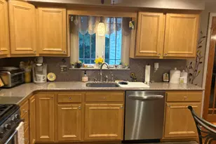 4 Dempsey Ct, Ansonia, CT 06401 - Photo 9