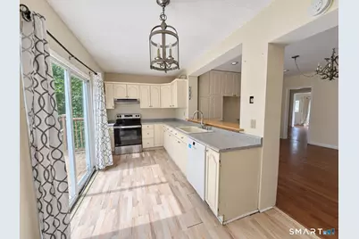 112 Ochsner Place, Bridgeport, CT 06606 - Photo 3