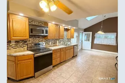 37 Peters Lane, North Haven, CT 06473 - Photo 9