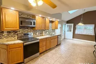 37 Peters Ln, North Haven, CT 06473 - Photo 9