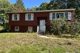 30 Mapleshade Ave, Plainfield, CT 06374 - Photo 1