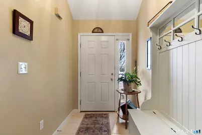 177 Julia Court #177, Newtown, CT 06482 - Photo 3