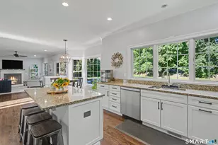 218 Stonehouse Rd, Trumbull, CT 06611 - Photo 9