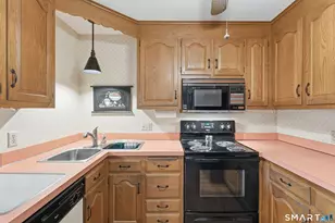 97 W Main St, East Lyme, CT 06357 - Photo 17