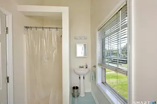 75 Laurel St, East Haven, CT 06512 - Photo 15