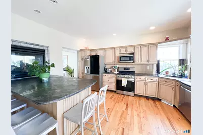 712 East Broadway, Milford, CT 06460 - Photo 7