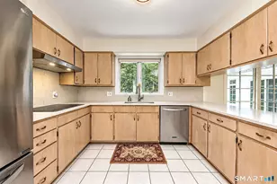 8 Applewood Dr, Cheshire, CT 06410 - Photo 11
