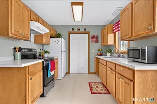 45 Wolf Den Dr, Pomfret, CT 06259 - Photo 5