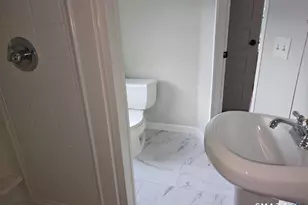18 Huntingdon Pl, Waterbury, CT 06708 - Photo 5