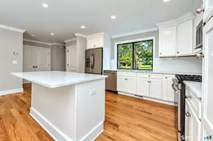 55 Blackhawk Ln, Stratford, CT 06614 - Photo 9