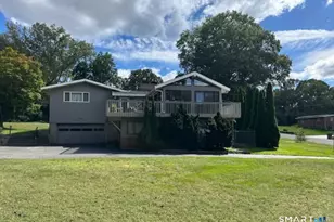 25 Oakridge Rd, Trumbull, CT 06611 - Photo 1