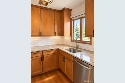 11 Laura Lane, New Haven, CT 06513 - Photo 3