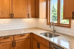 11 Laura Ln, New Haven, CT 06513 - Photo 3