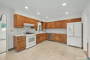 50 Reynolds Ave, Stamford, CT 06905 - Photo 11