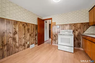 27 Baldwin St, Meriden, CT 06451 - Photo 7