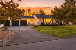 10 Sunset Dr, Cromwell, CT 06416 - Photo 1