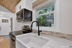 33 Circle Dr, Stratford, CT 06614 - Photo 9