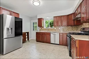 124 Branca Ct, Milford, CT 06461 - Photo 9