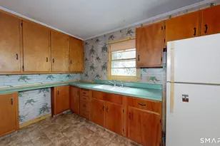 35 Sunset St, New London, CT 06320 - Photo 5