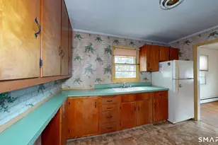 35 Sunset St, New London, CT 06320 - Photo 3