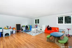 42 Woodledge Rd, Stamford, CT 06907 - Photo 25