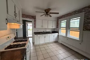 1031 Lindley St, Bridgeport, CT 06606 - Photo 9