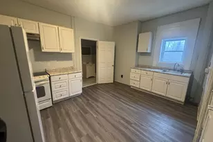 86 Edwards St, Hartford, CT 06382 - Photo 11