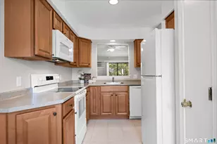 10 Knoll Ln, Simsbury, CT 06089 - Photo 7