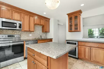 22 Dora Street #D, Stamford, CT 06902 - Photo 5