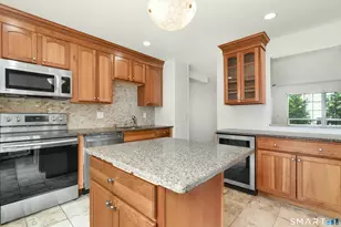 22 Dora St, Stamford, CT 06902 - Photo 5