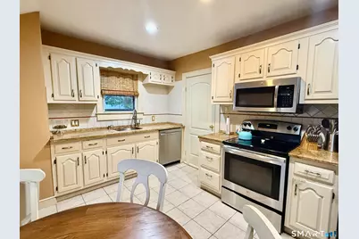 3330 Old Town Road, Bridgeport, CT 06606 - Photo 5