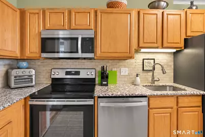 18 Robin Road #1, West Hartford, CT 06119 - Photo 13