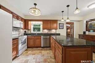 27 Danvers Rd, New Milford, CT 06776 - Photo 5