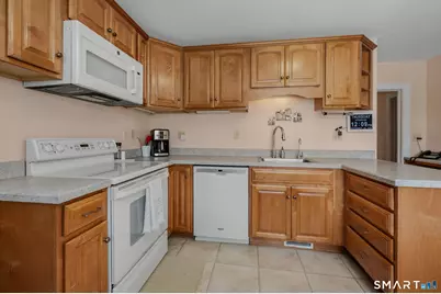 37 Gardner Avenue, New London, CT 06320 - Photo 15