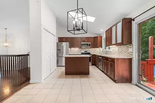 315 Kenwood Ave, Hamden, CT 06518 - Photo 7