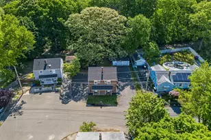 180 Dupont Pl, Bridgeport, CT 06610 - Photo 15