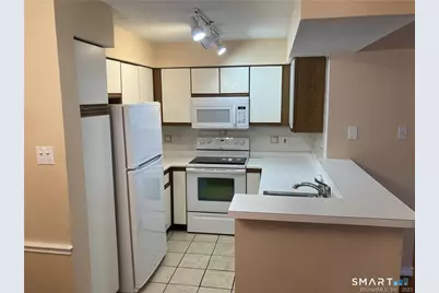 31 High Street #5304, East Hartford, CT 06118 - Photo 3