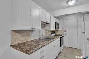1218 Middle Turnpike W, Manchester, CT 06040 - Photo 5