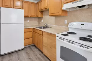 241 Laurel St, Hartford, CT 06105 - Photo 5