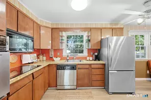 44 Juniper Dr, Windsor Locks, CT 06096 - Photo 9