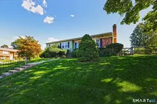 1 Sunflower Cir, West Haven, CT 06516 - Photo 1