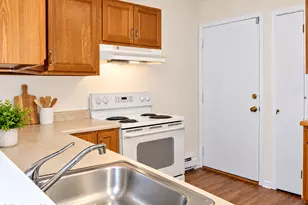 111 Wellington Dr, Farmington, CT 06032 - Photo 3