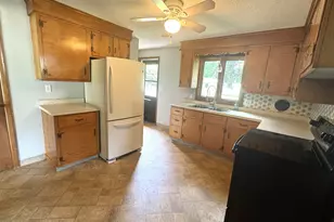 6 Lydall St, Manchester, CT 06042 - Photo 3