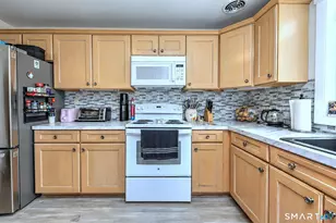 327 Highland Dr, Waterbury, CT 06708 - Photo 17