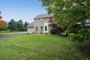 46 Bentley Dr, Manchester, CT 06042 - Photo 3