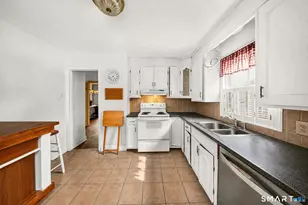 421 Wakelee Ave, Stratford, CT 06614 - Photo 11