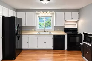 24 Avon St, Enfield, CT 06082 - Photo 3