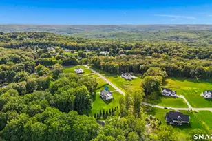 8 Holly Ln, Newtown, CT 06470 - Photo 7